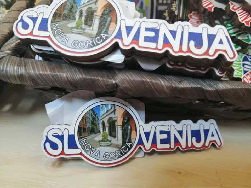 Copertina per Michelstaedter e via Rastello finiscono a Nova Gorica, gaffe su un souvenir in Slovenia